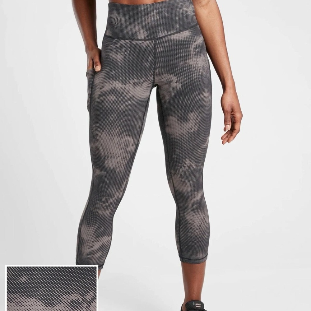 Athleta Ultimate Stash Pocket Printed Capri SIZE L